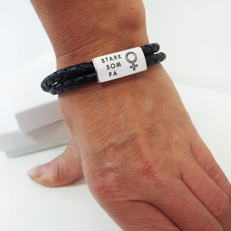 Armband med texten stark som