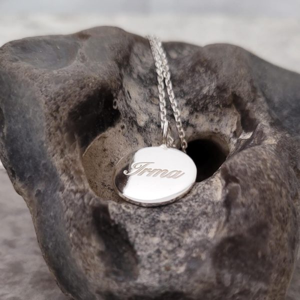 svensktillverkat silver halsband med gravyr