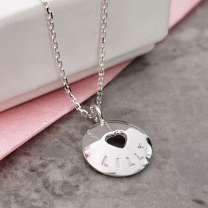 dophalsband i silver med namn