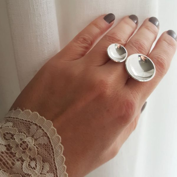 Silverring på hand