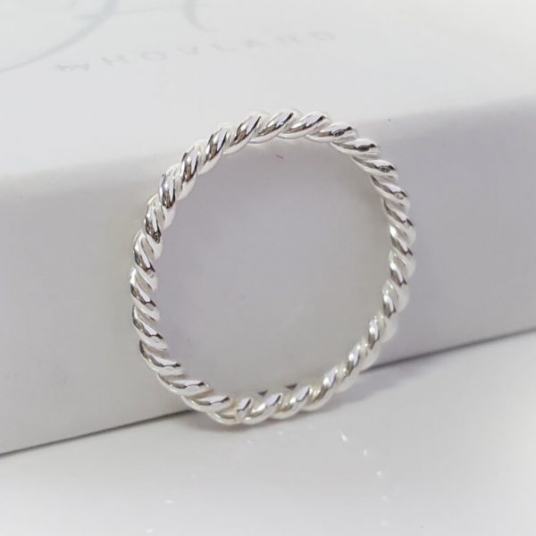 Twistad silverring