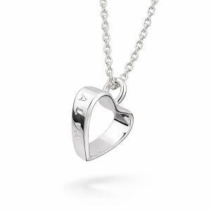 Silverhjärta barnhalsband med ett namn