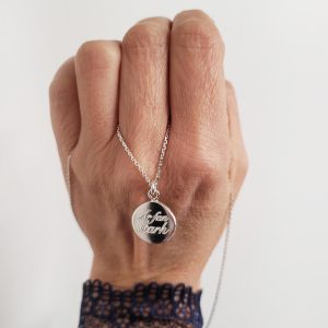 Halsband med gravyren är fan stark