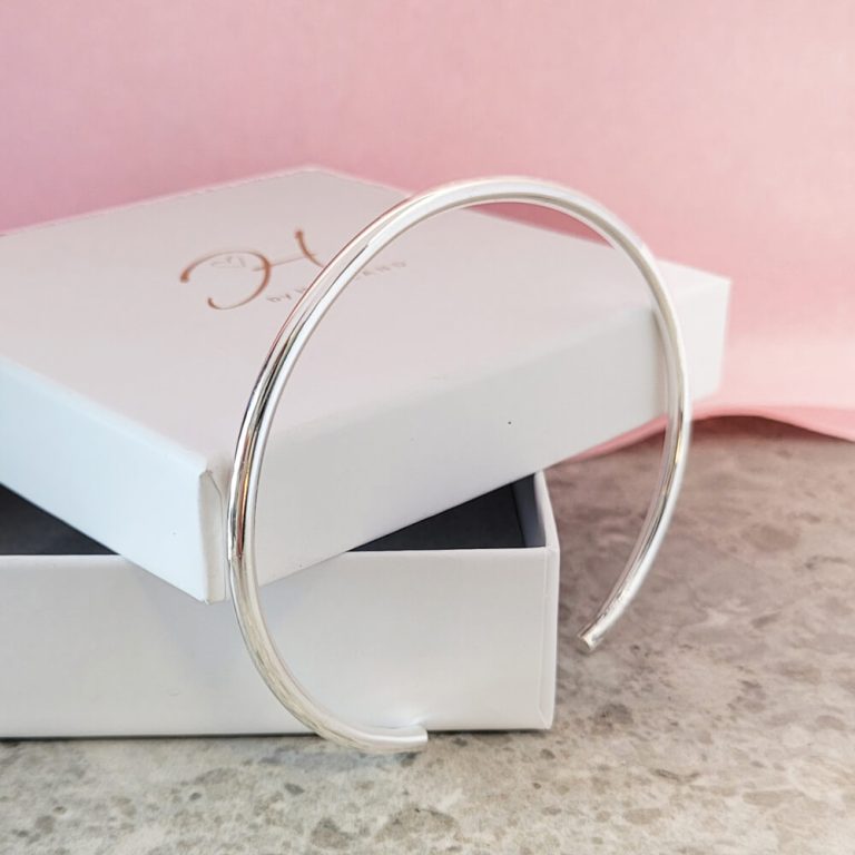 Minimalistisk armring i silver